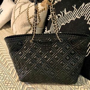GORGEOUS Tory Burch black quilted large tote